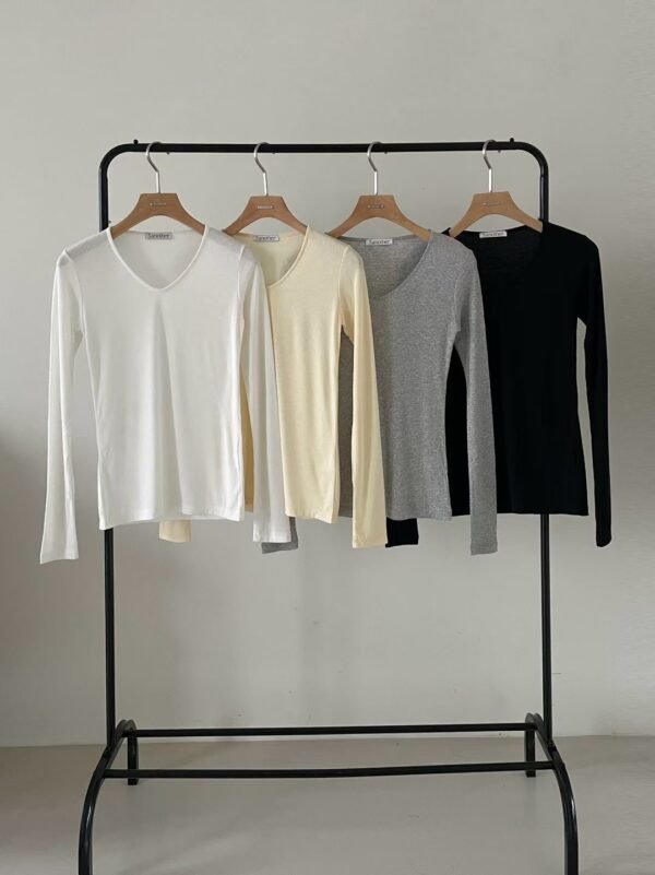 打底V領長袖T恤 | V-neck long-sleeved T-shirt