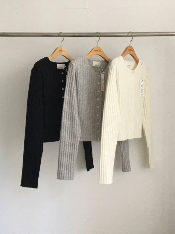 直紋冷外套 Straight-grained knitted