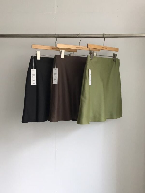 緞面迷你短裙 Satin mini skirt